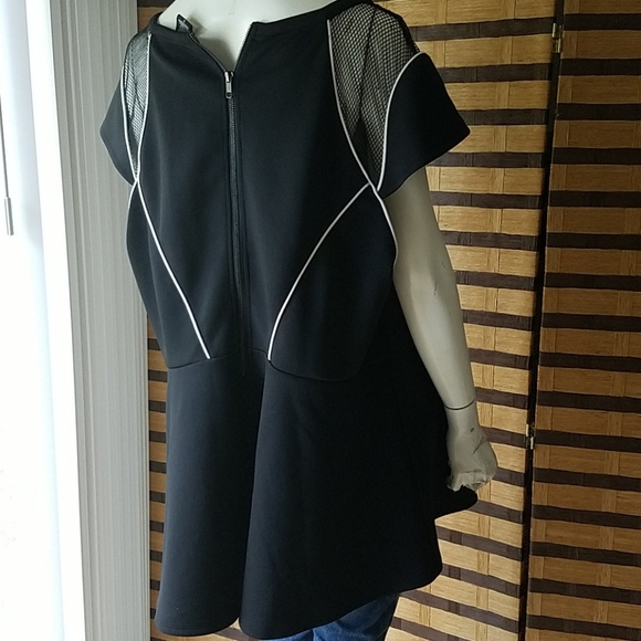 EUC!  Torrid stretch top - Picture 7 of 10